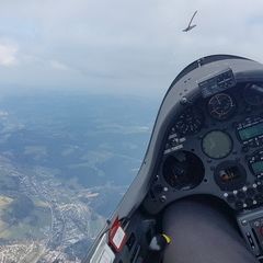 Flugwegposition um 09:32:39: Aufgenommen in der Nähe von Gemeinde Aspangberg-Sankt Peter, Österreich in 1501 Meter